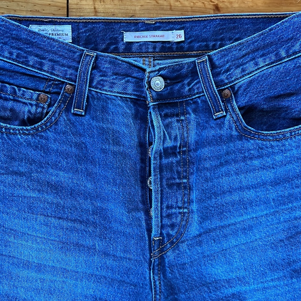 Levi’s Button Fly RibCage Straight Size 26 - Picture 2 of 5